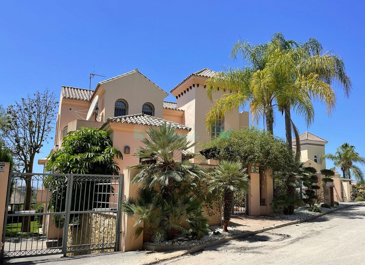 Villa en venta en El Rosario, Marbella Este