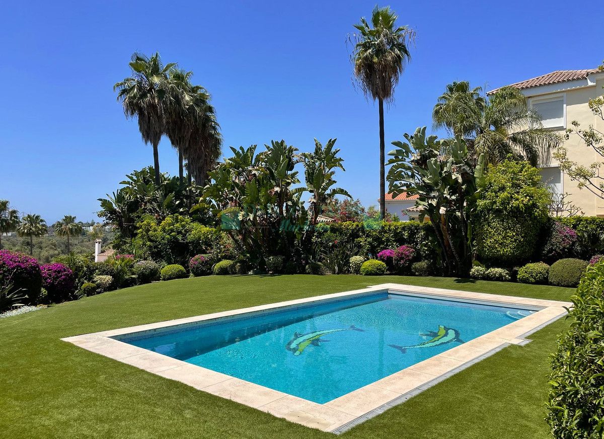 Villa en venta en El Rosario, Marbella Este