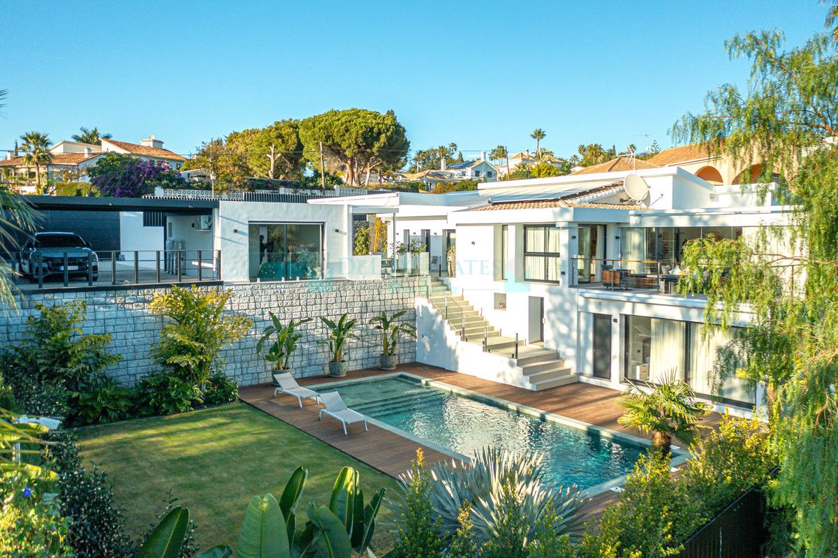 Villa en venta en El Rosario, Marbella Este