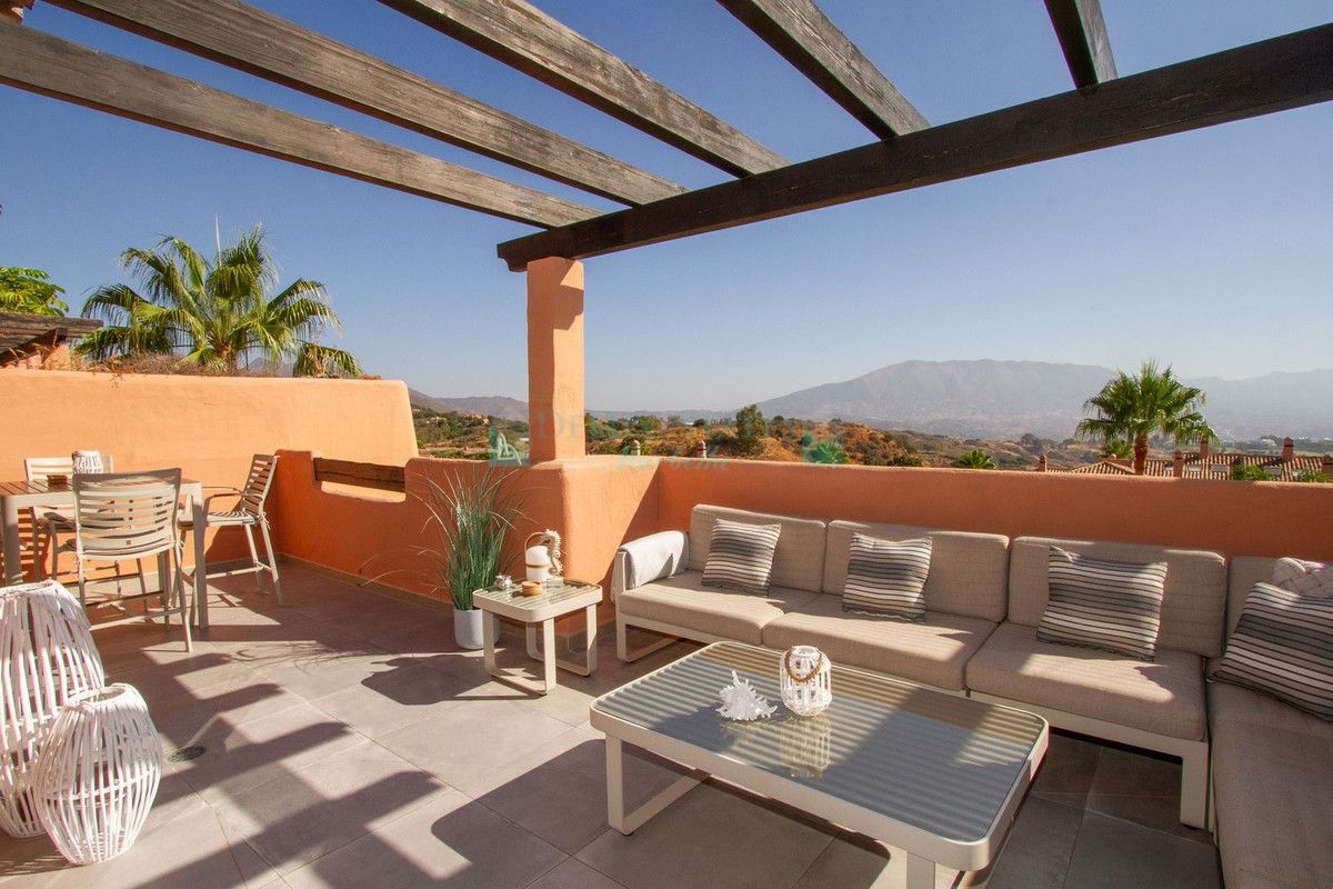 Penthouse for sale in La Mairena, Marbella East