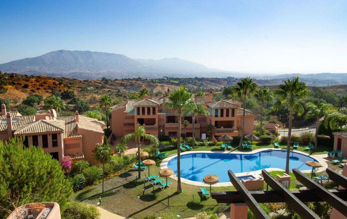 Penthouse for sale in La Mairena, Marbella East