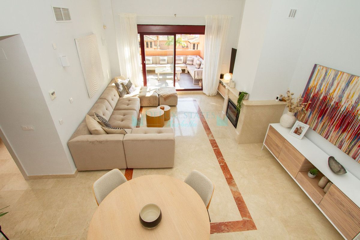 Penthouse for sale in La Mairena, Marbella East