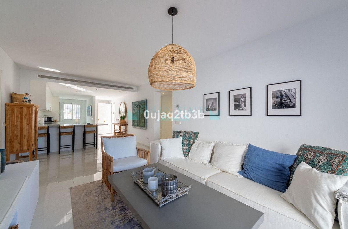 Penthouse for sale in Nueva Andalucia