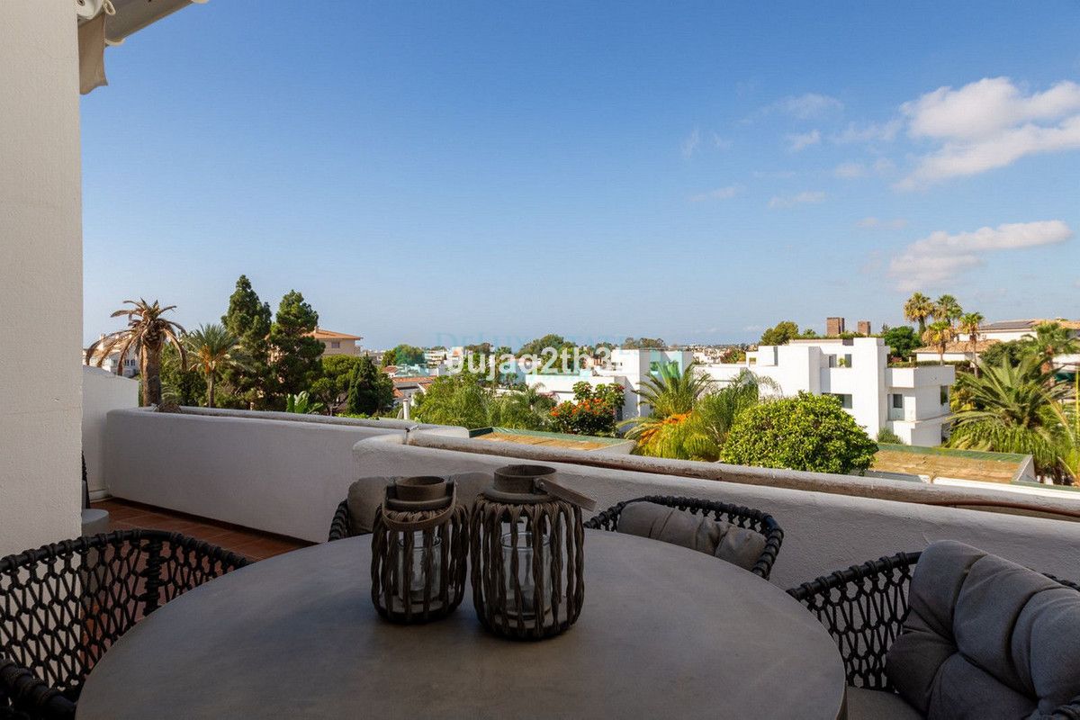 Penthouse for sale in Nueva Andalucia