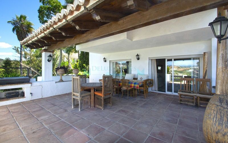 Villa for sale in Aloha, Nueva Andalucia