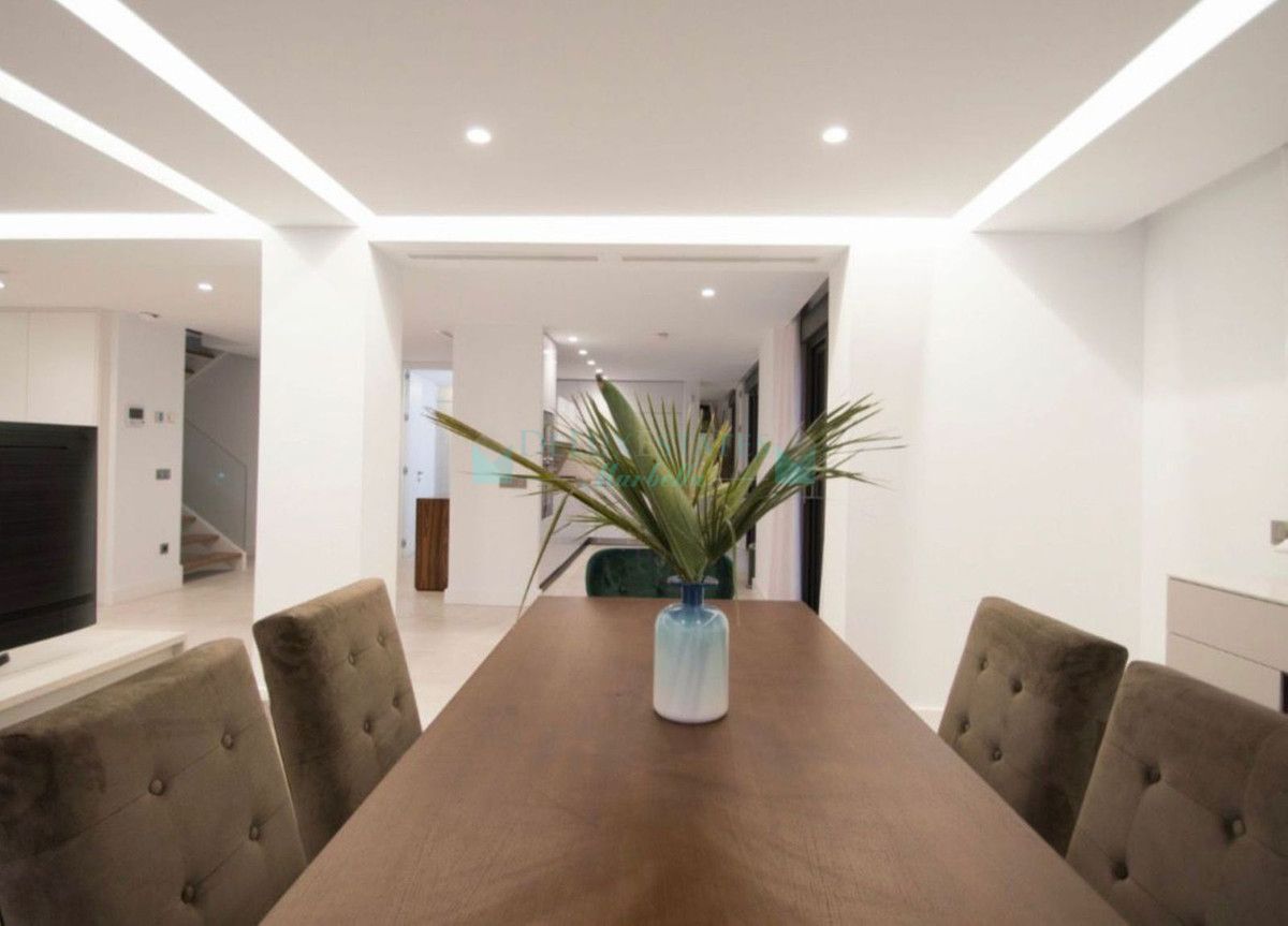 Villa for rent in Nueva Andalucia