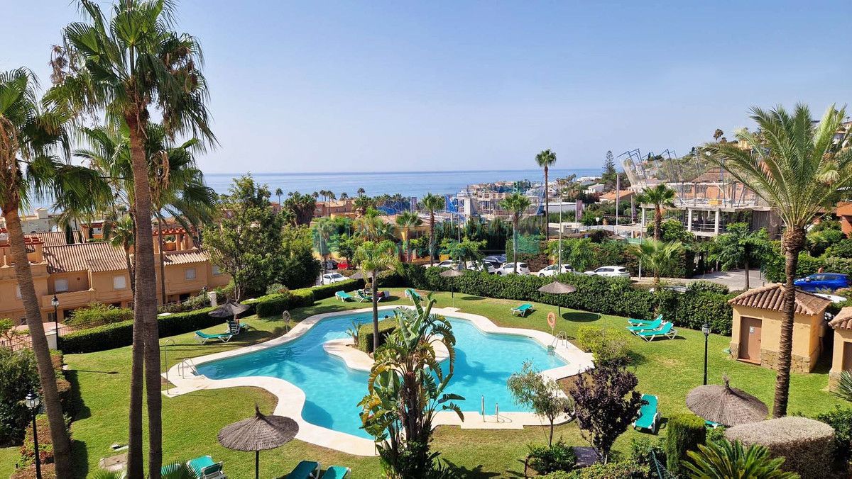Town House for sale in Estepona