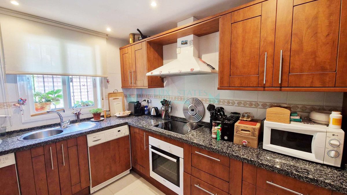 Town House for sale in Estepona