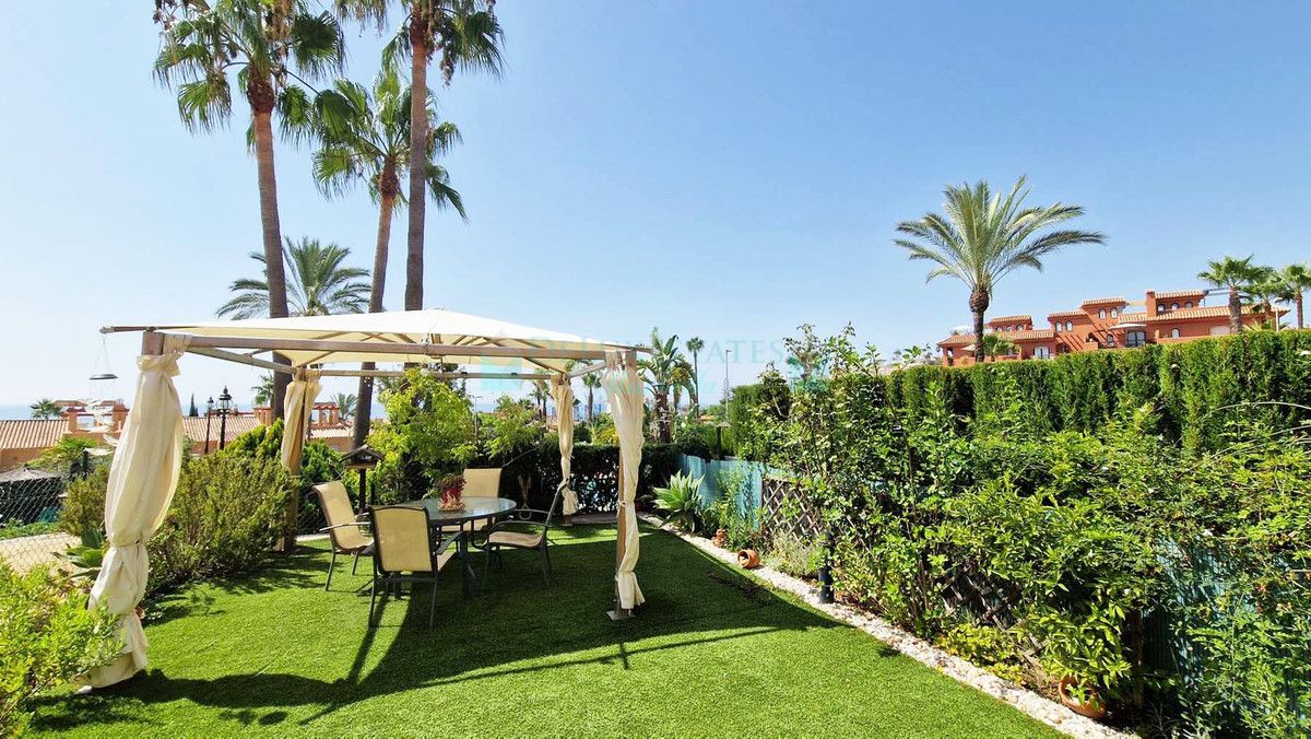 Town House for sale in Estepona