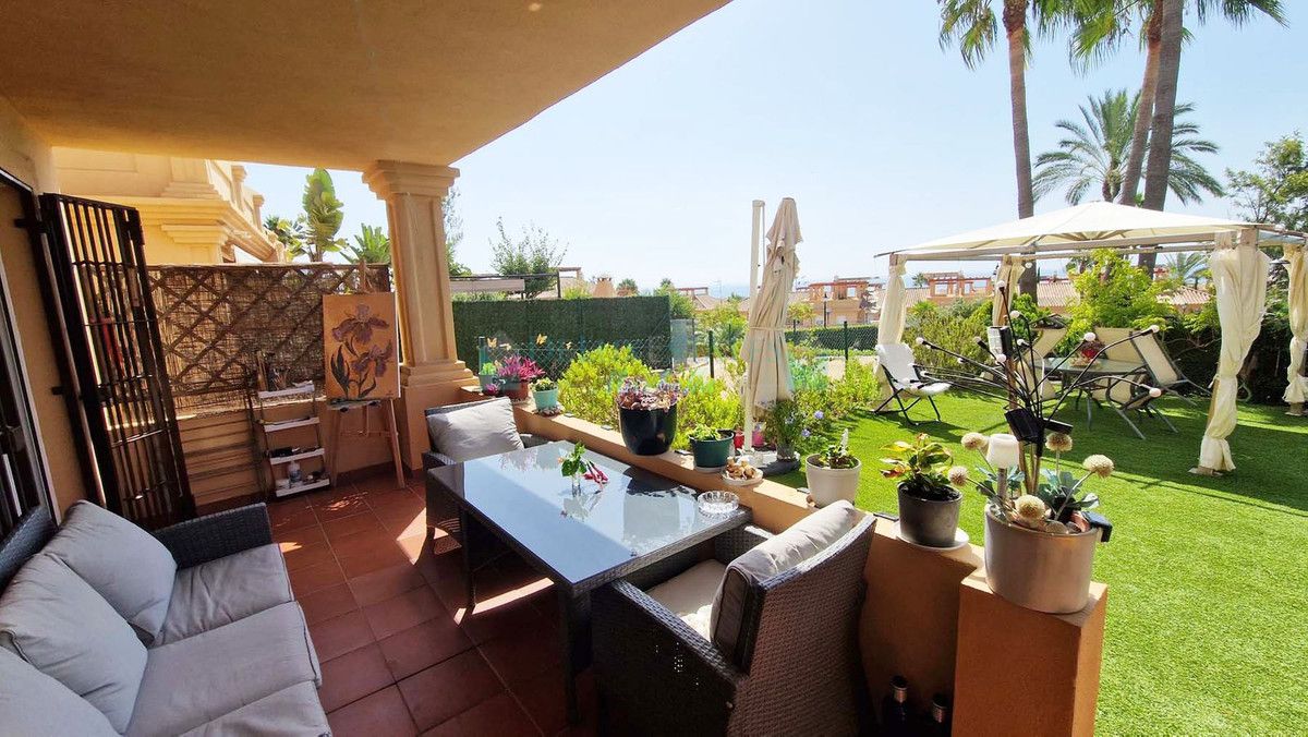 Town House for sale in Estepona