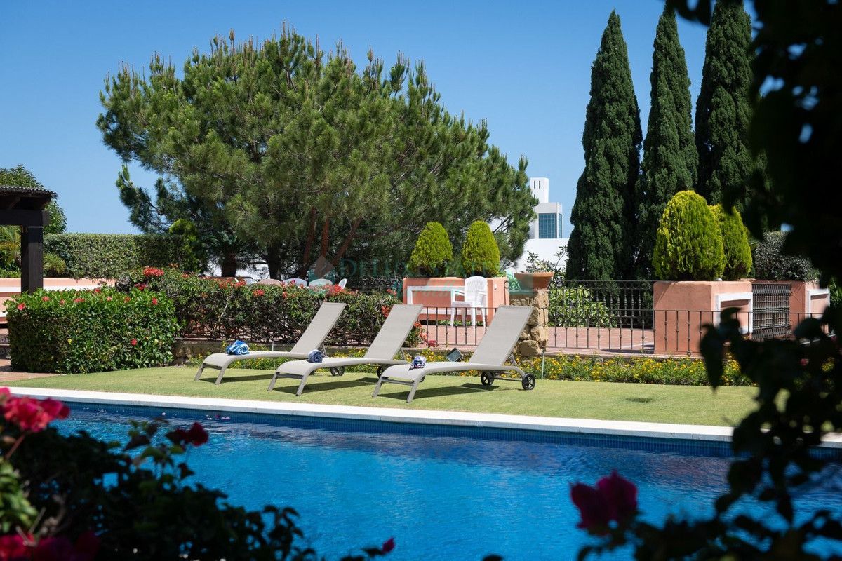 Villa for rent in El Paraiso, Estepona