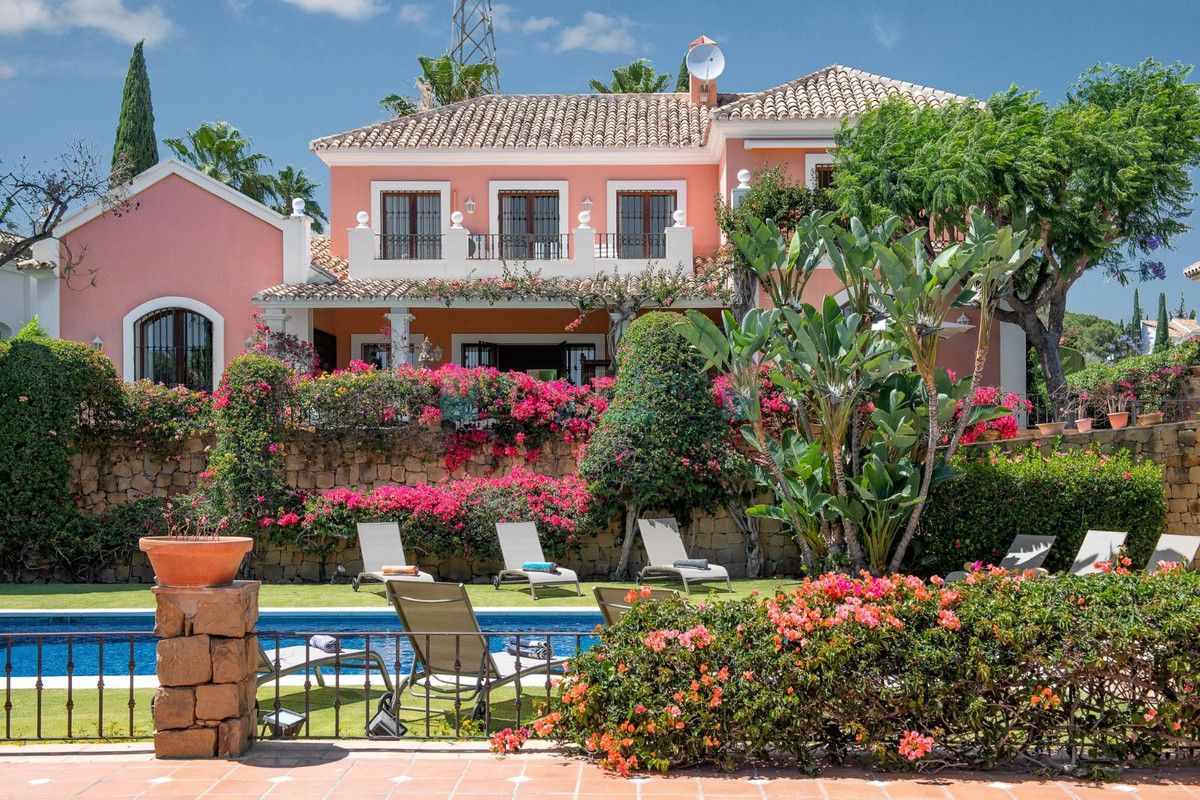 Villa for rent in El Paraiso, Estepona