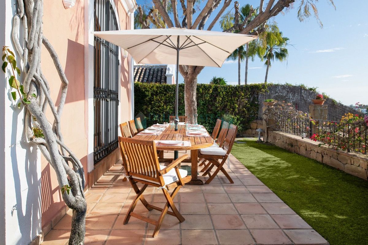 Villa for rent in El Paraiso, Estepona