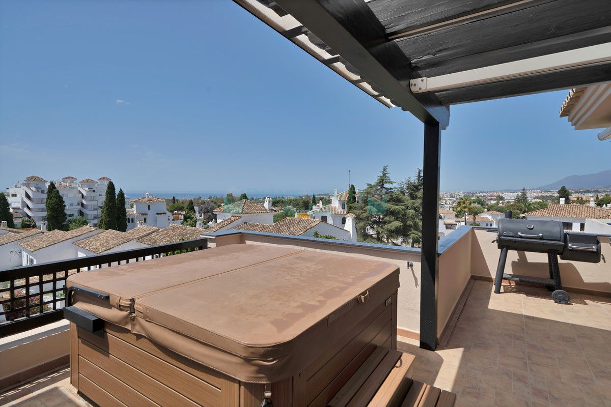 Penthouse for sale in Nueva Andalucia