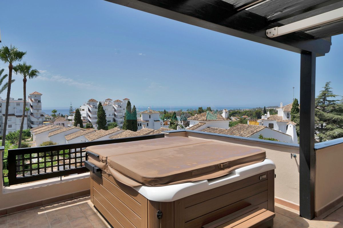 Penthouse for sale in Nueva Andalucia