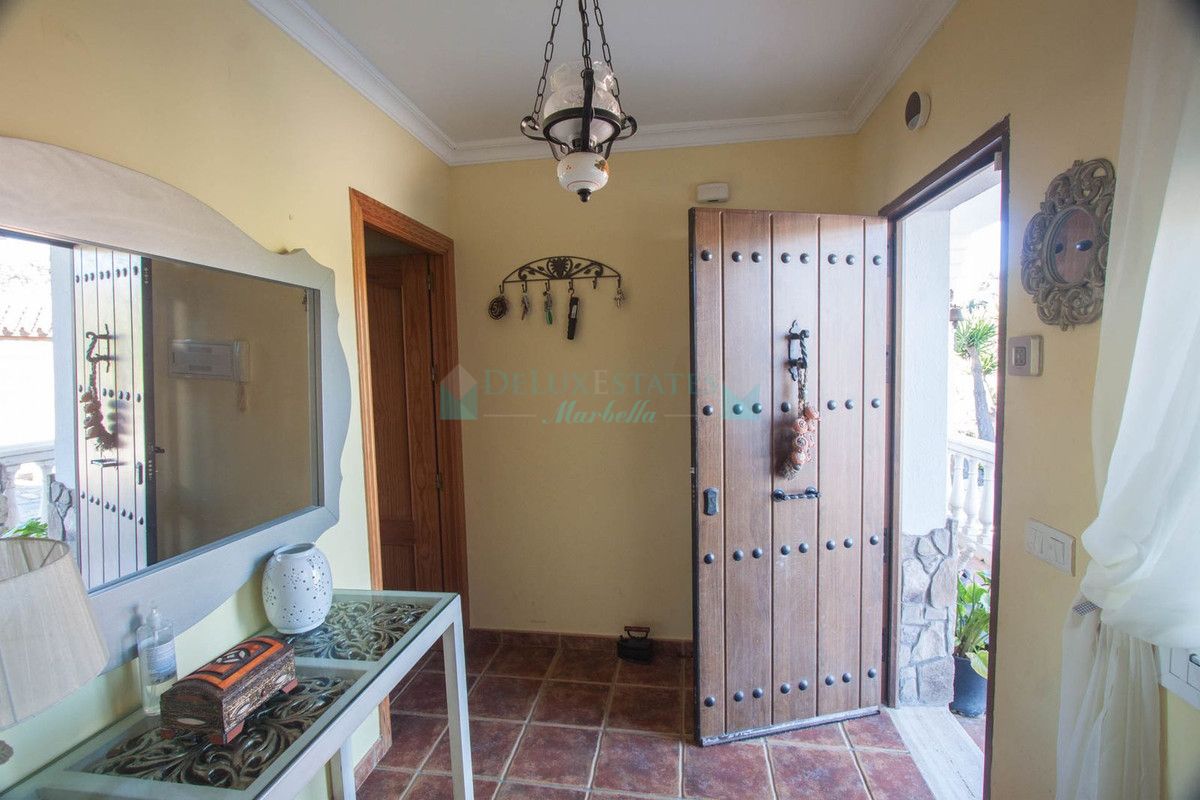 Finca for sale in Estepona