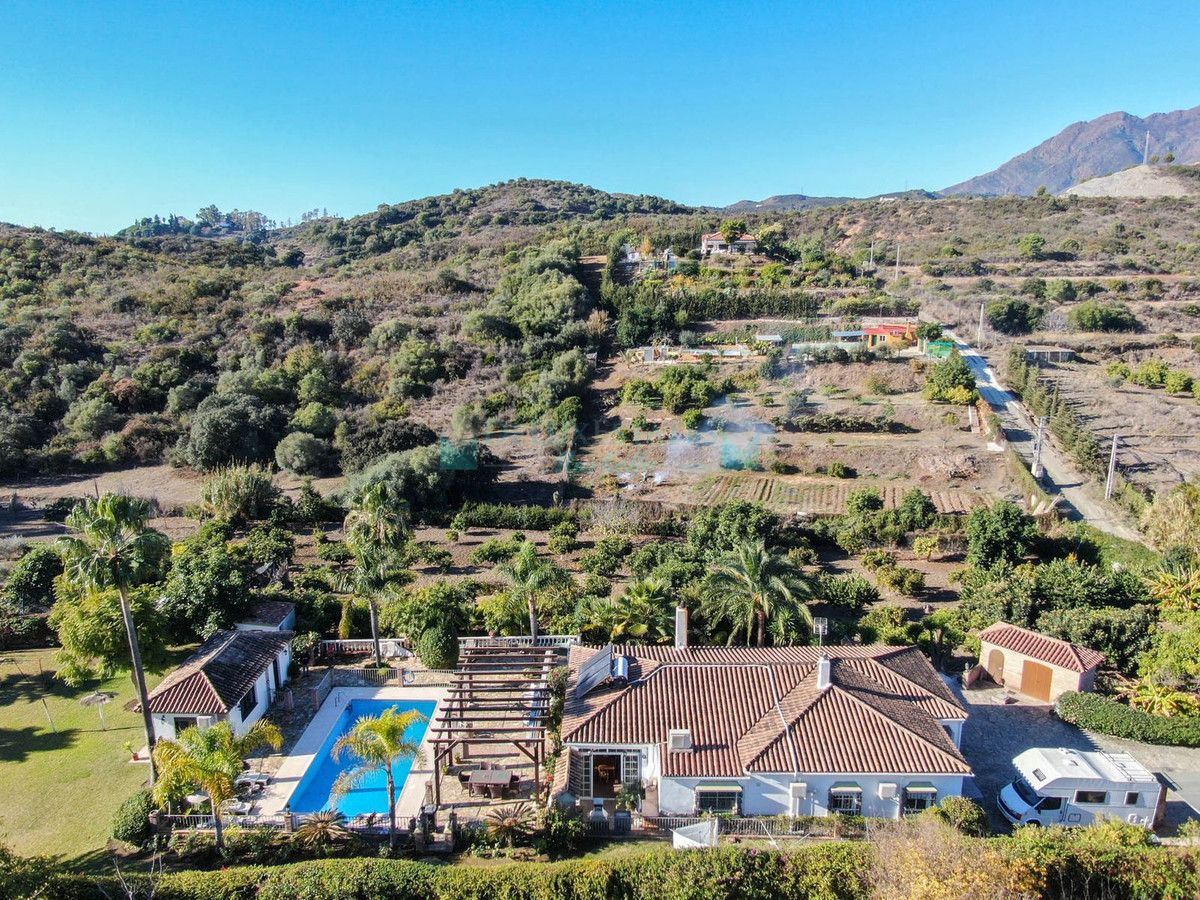 Finca en venta en Estepona