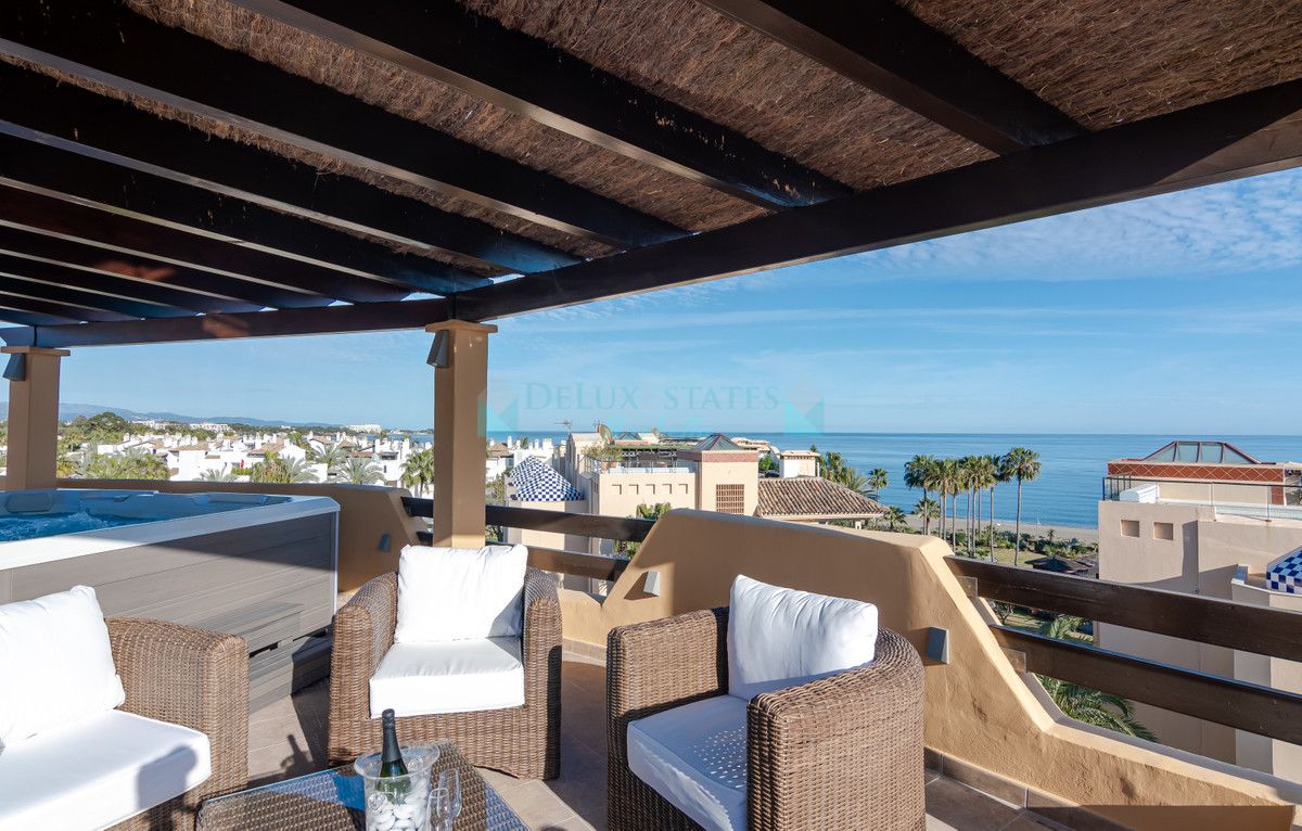 Penthouse for sale in Costalita, Estepona