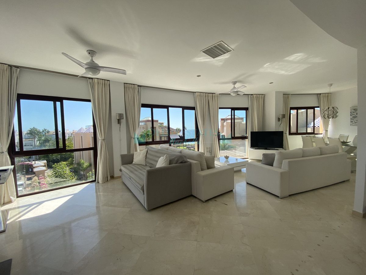 Penthouse for sale in Costalita, Estepona