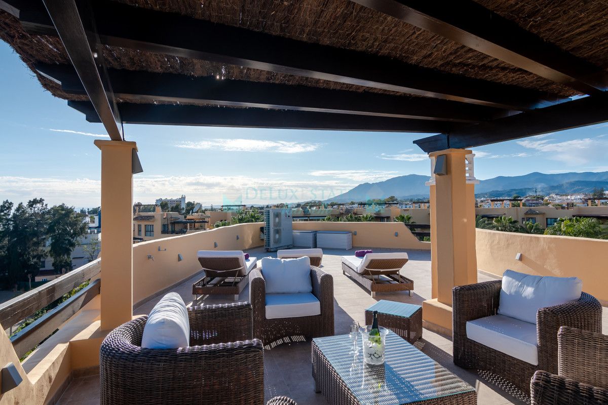 Penthouse for sale in Costalita, Estepona