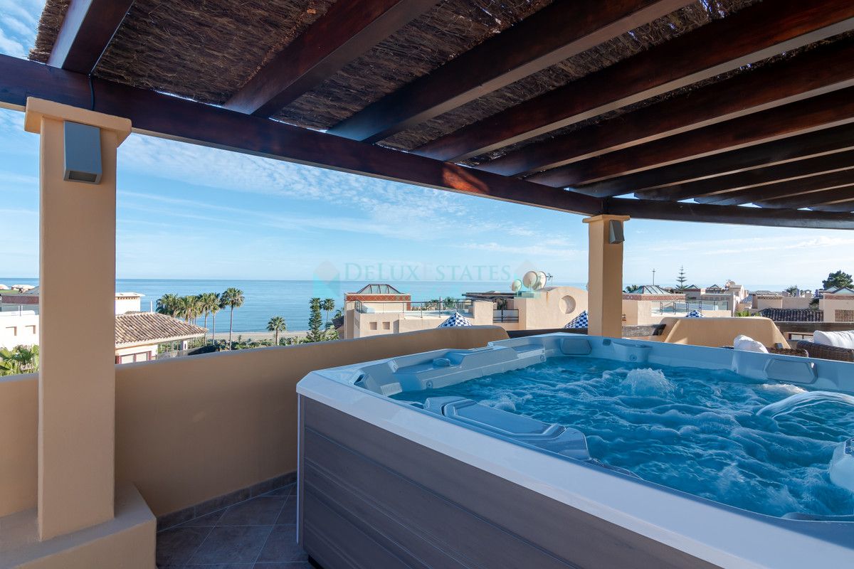 Penthouse for sale in Costalita, Estepona