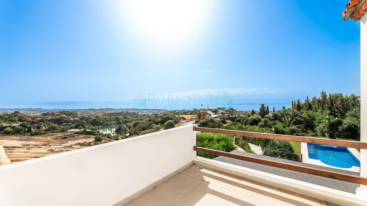 Villa for sale in Estepona