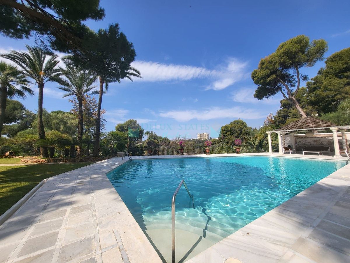 Villa for sale in Rio Real, Marbella East