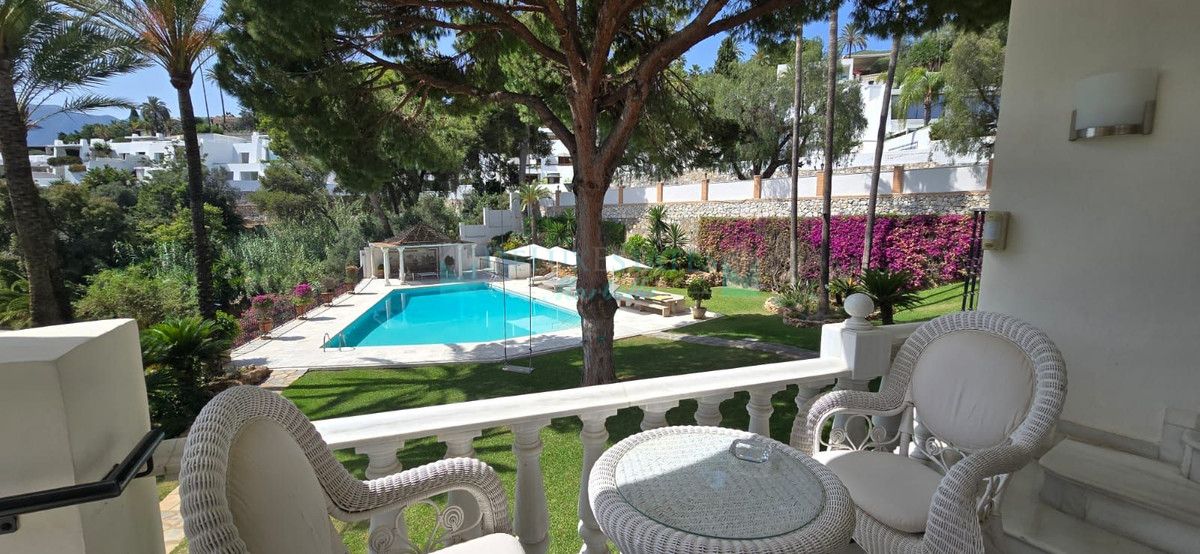 Villa for sale in Rio Real, Marbella East
