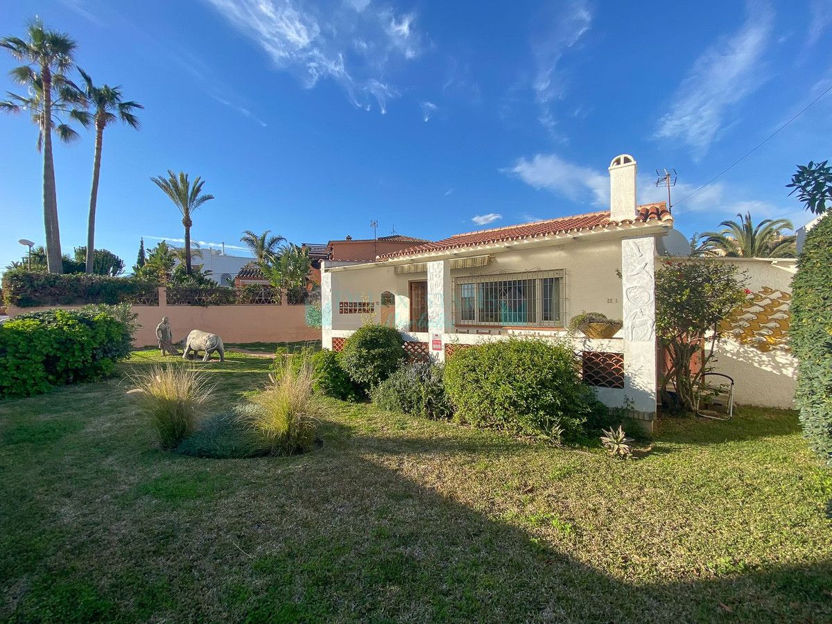 Villa for sale in Costabella, Marbella East