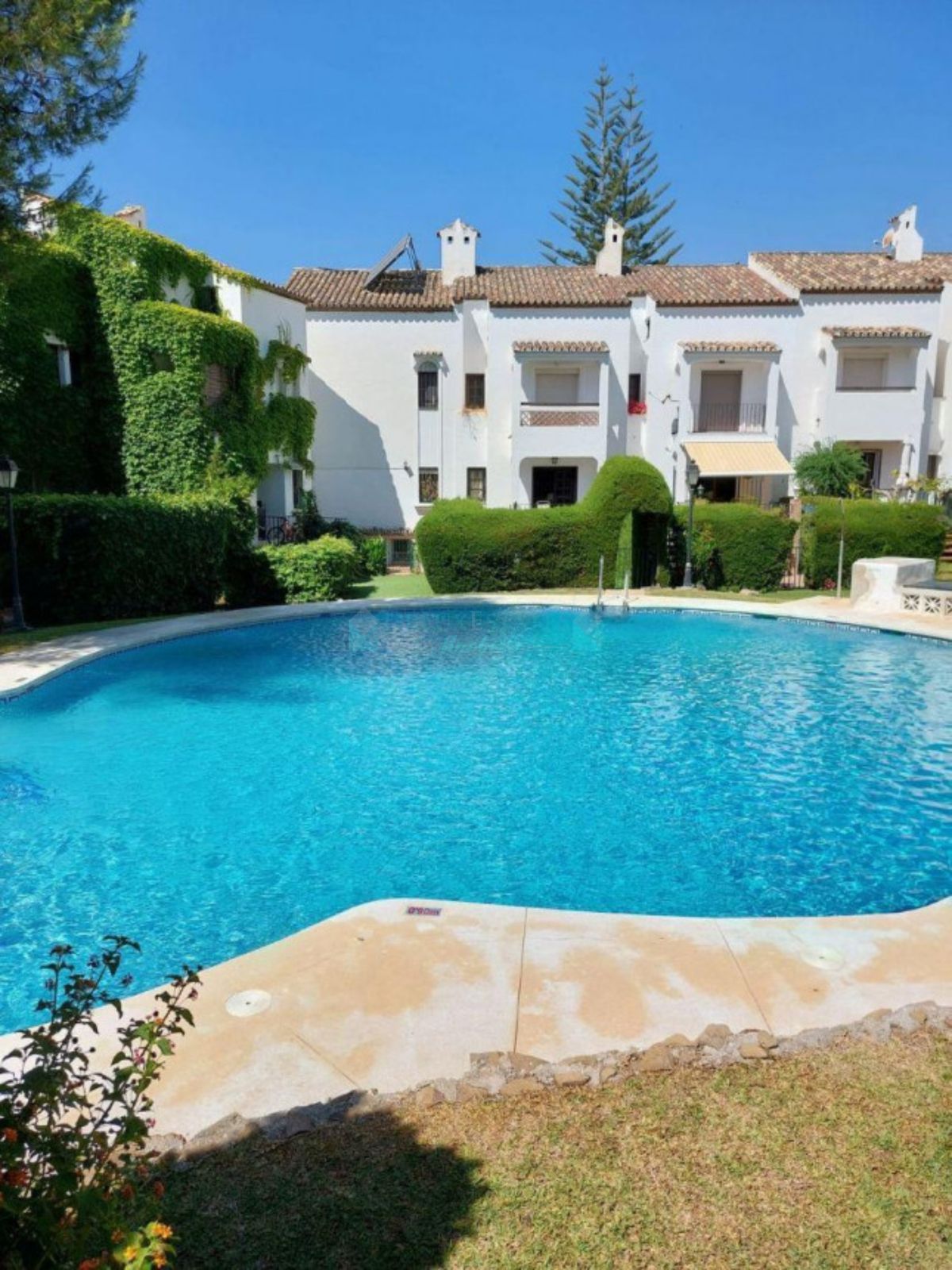 Semi Detached Villa for sale in Marbella