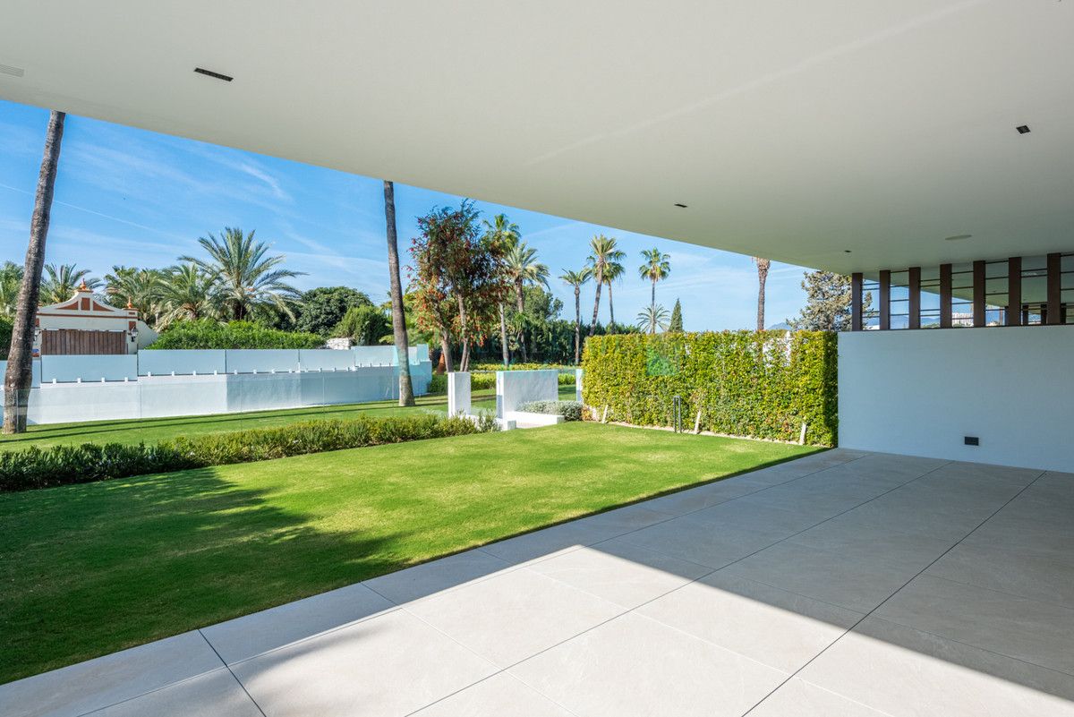 Semi Detached Villa for sale in Nueva Andalucia