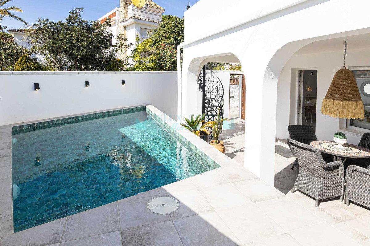 Villa for sale in Costabella, Marbella East