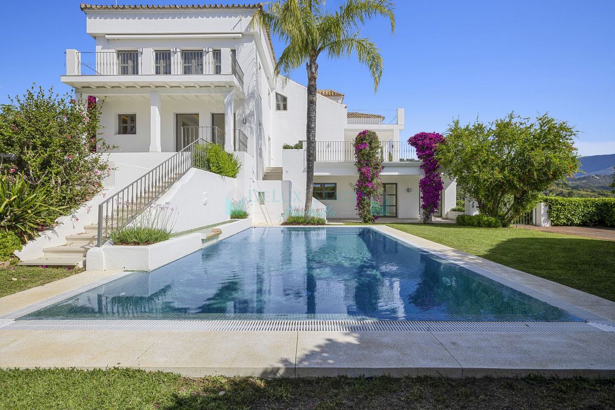 Villa for sale in El Madroñal, Benahavis