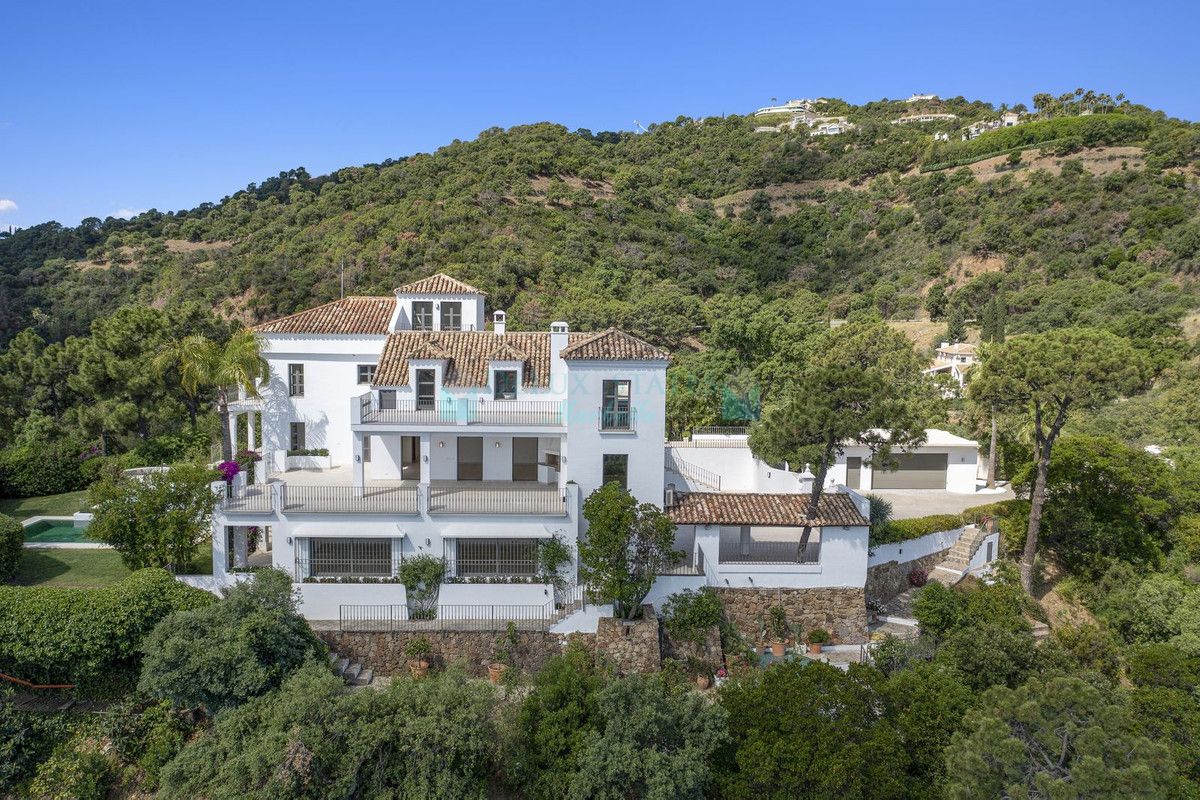 Villa for sale in El Madroñal, Benahavis