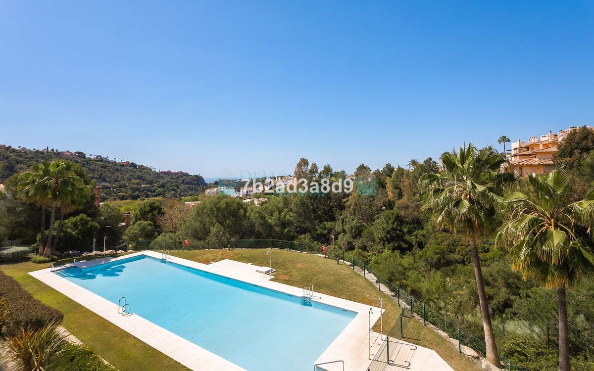 Apartamento en venta en Benahavis