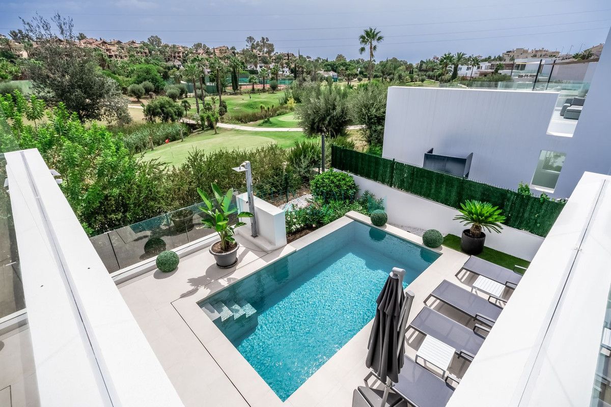 Villa for sale in Atalaya, Estepona