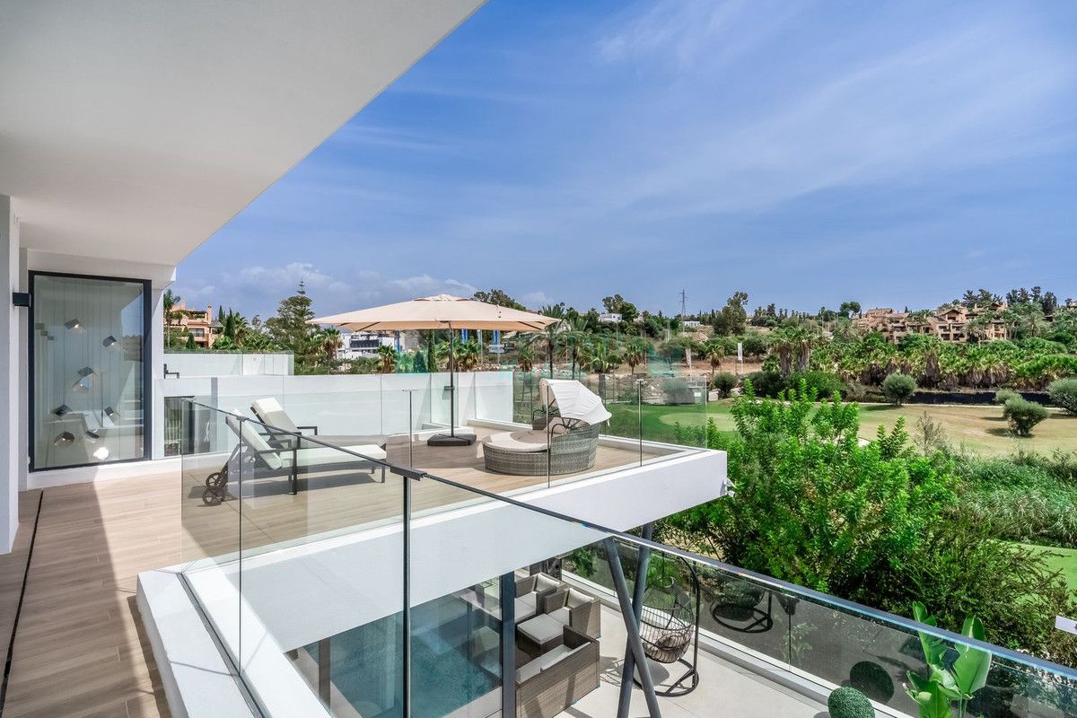 Villa for sale in Atalaya, Estepona