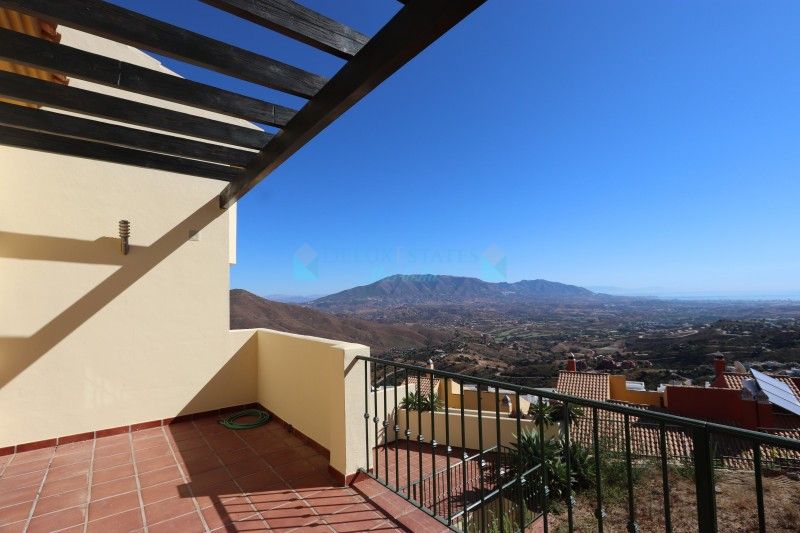 Adosado en venta en La Mairena, Marbella Este