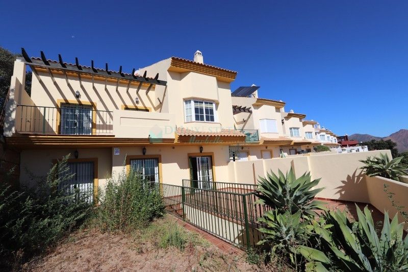 Adosado en venta en La Mairena, Marbella Este