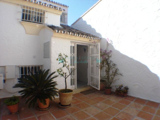 Adosado en venta en Atalaya, Estepona