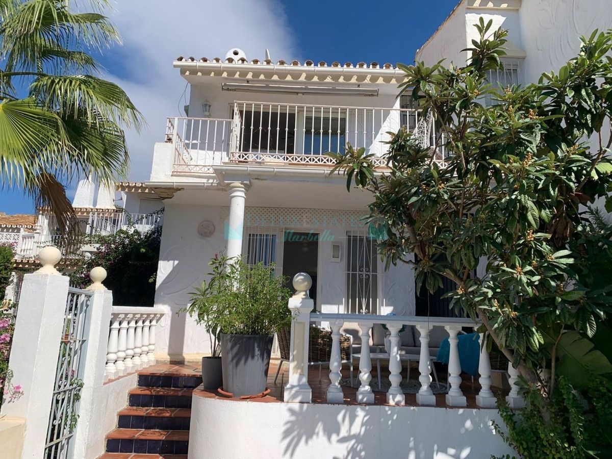 Town House for sale in Atalaya, Estepona