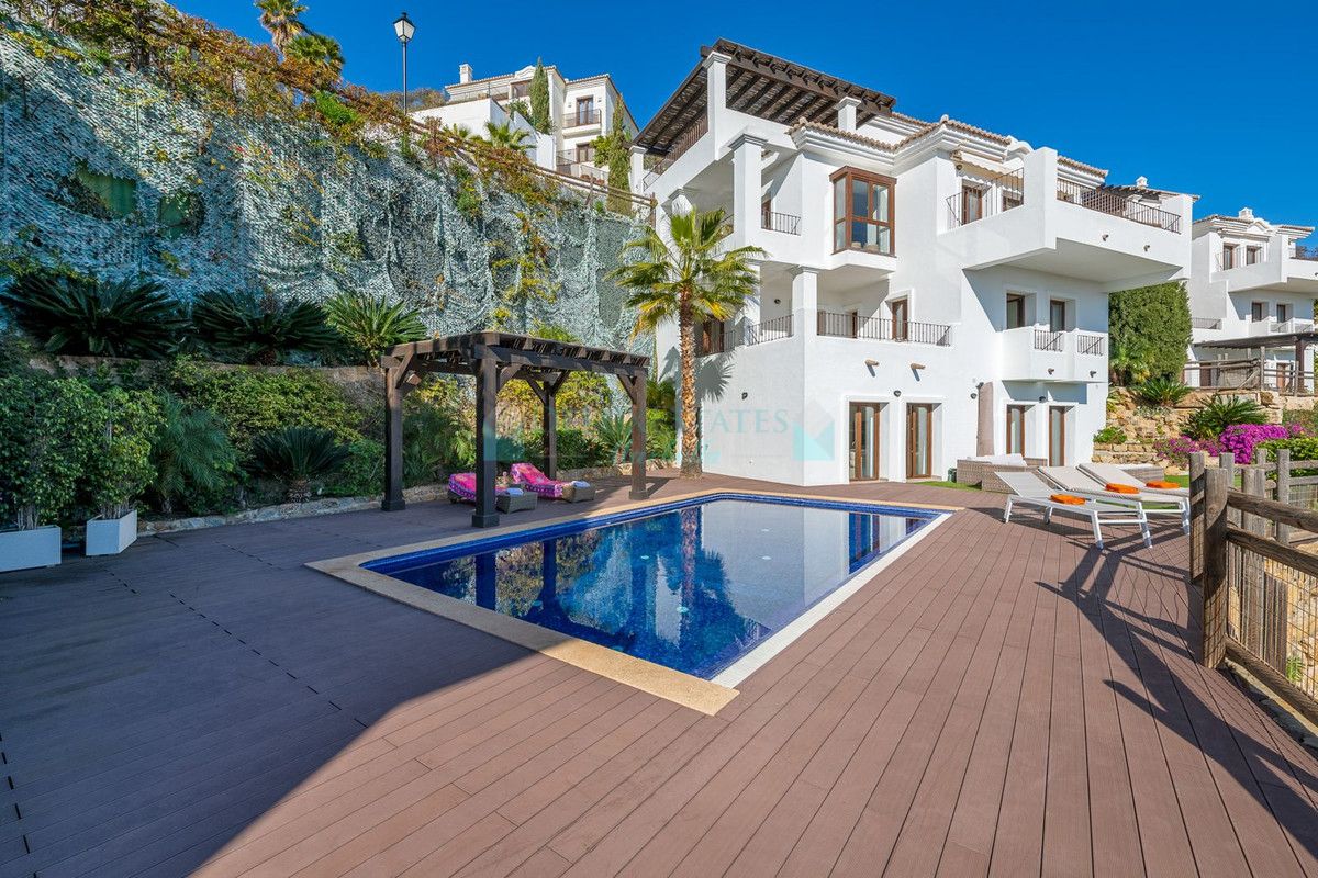 Villa for sale in Benahavis