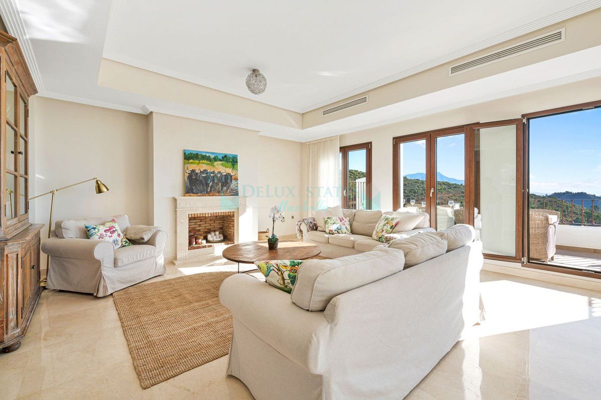 Villa for sale in Benahavis