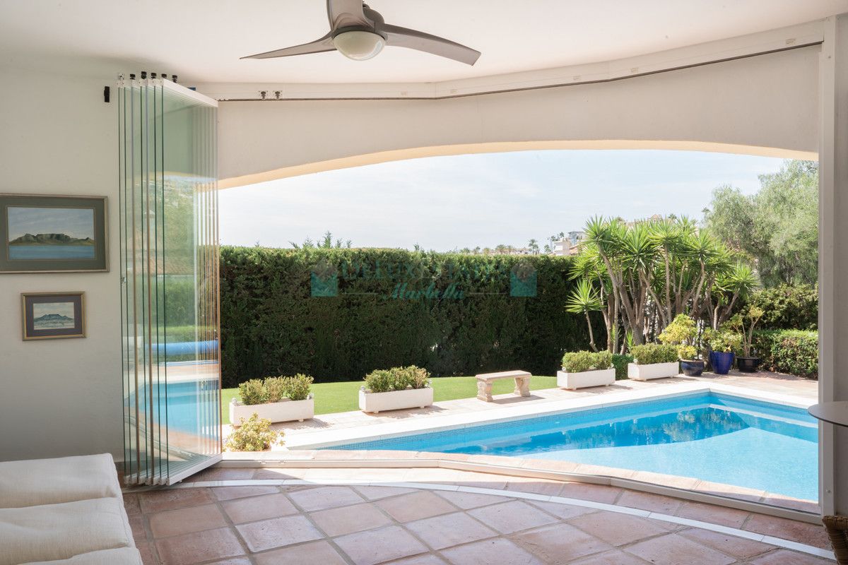 Villa for sale in Benahavis