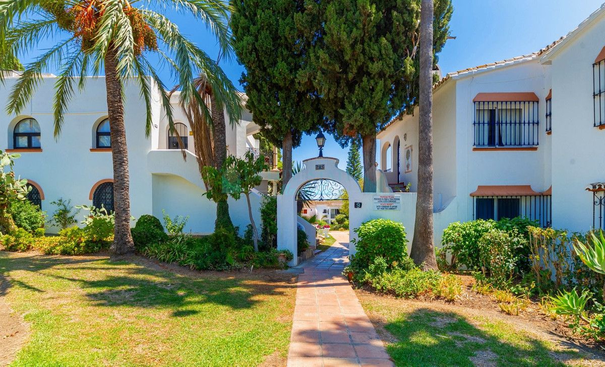 Apartamento Planta Baja en venta en El Paraiso, Estepona