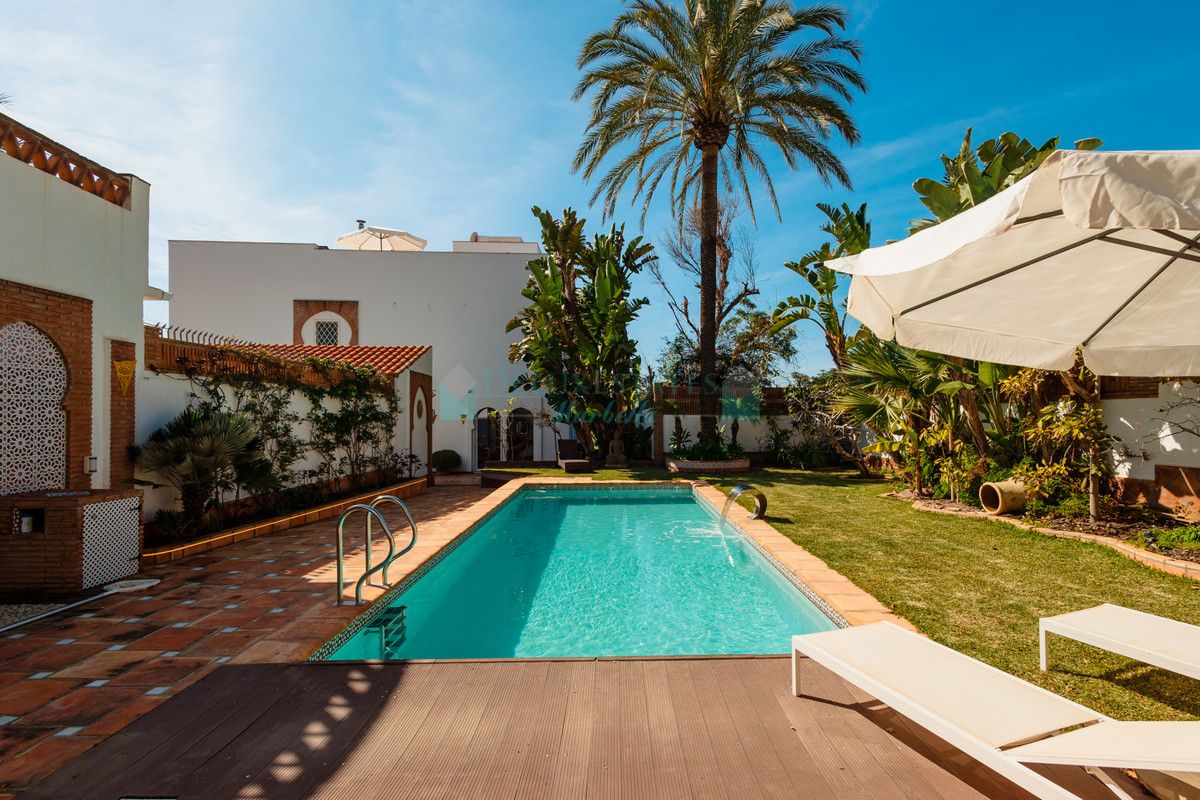 Villa for rent in Costabella, Marbella East