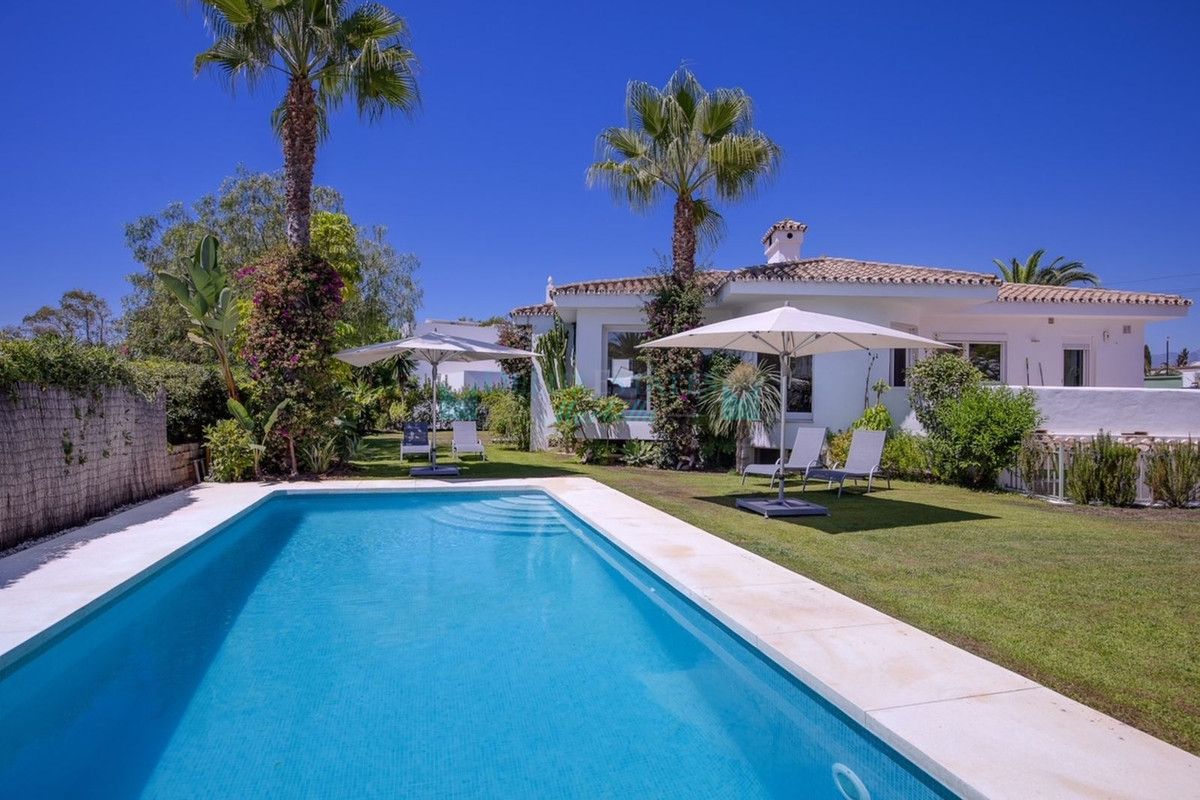 Villa en alquiler en Marbesa, Marbella Este