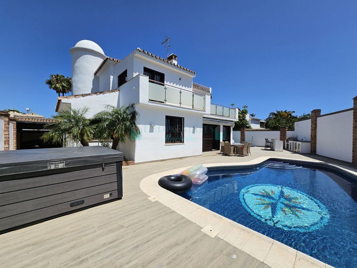 Villa for sale in San Pedro de Alcantara