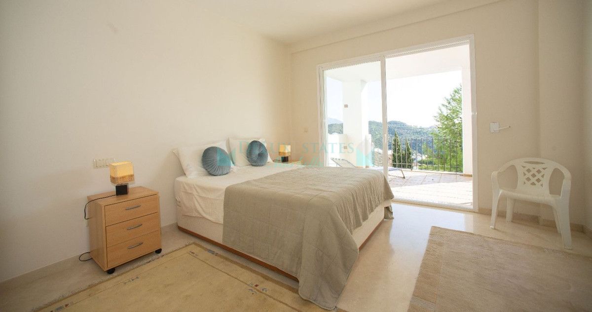 Apartment for sale in La Quinta, Benahavis