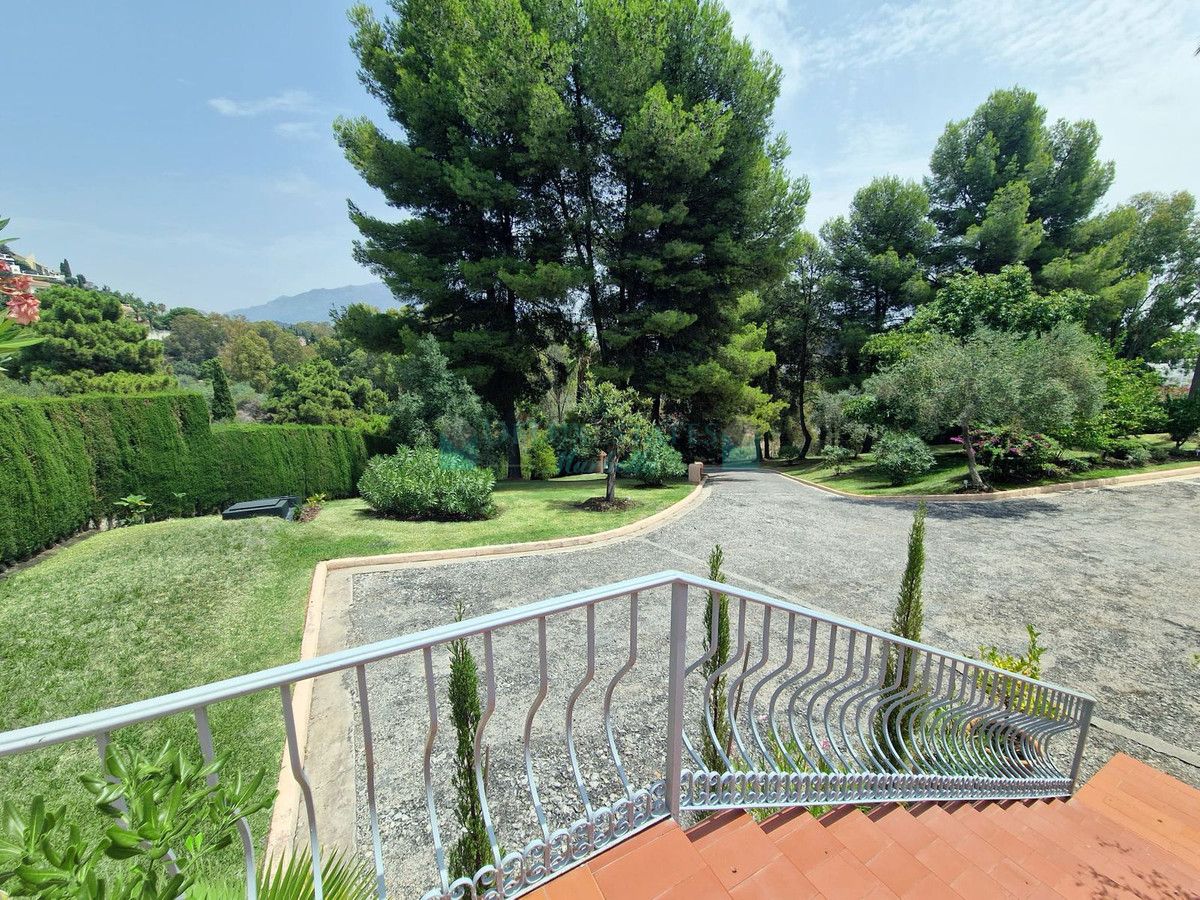 Villa for sale in Benahavis